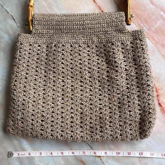 HANDCRAFTED | Knitted carry bag with bamboo handles - Picture 10 of 10